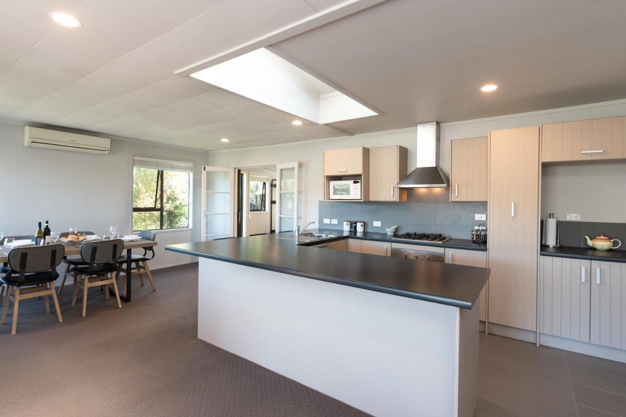 The Tide Watcher - Okiato Holiday Home Opua Екстериор снимка