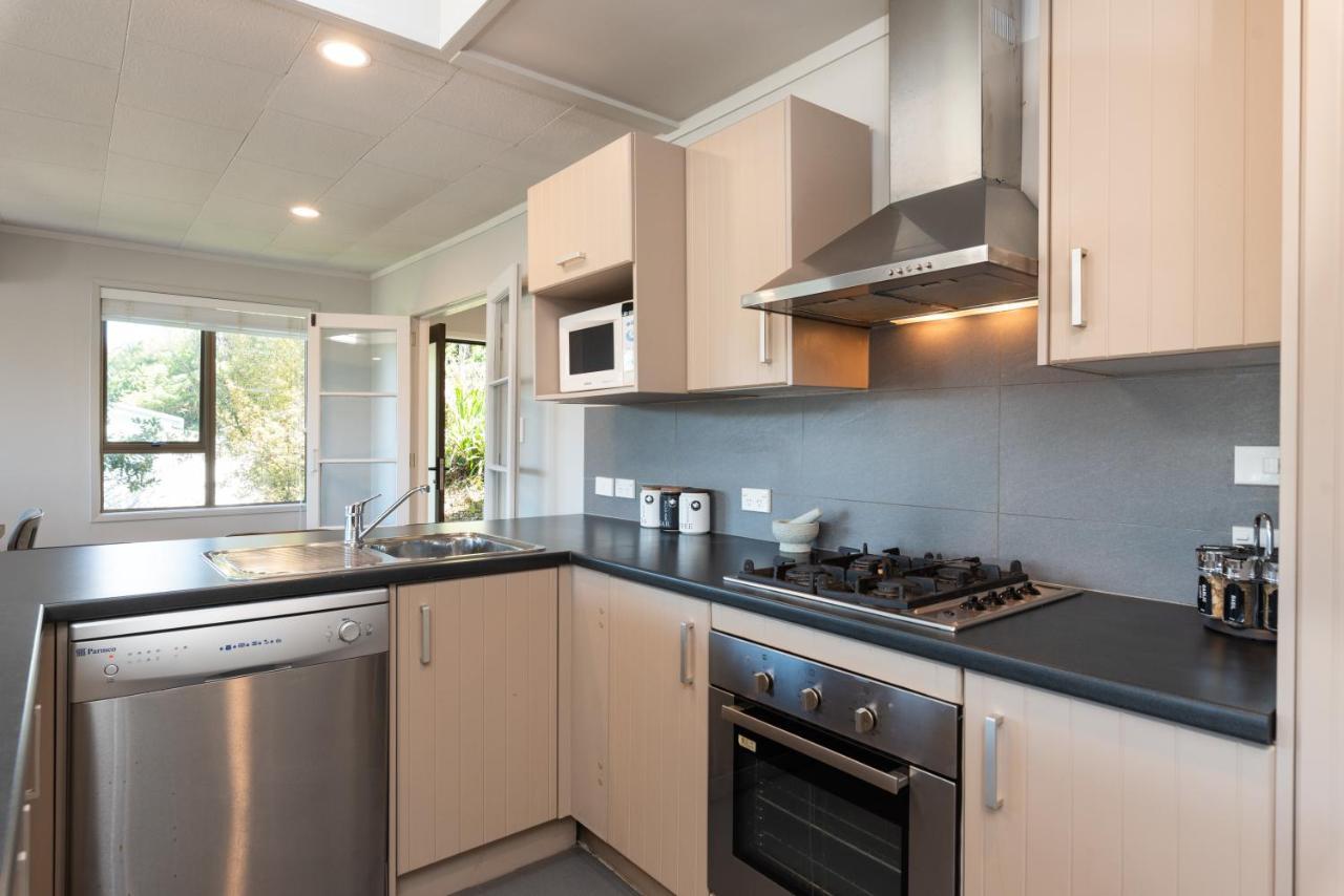 The Tide Watcher - Okiato Holiday Home Opua Екстериор снимка