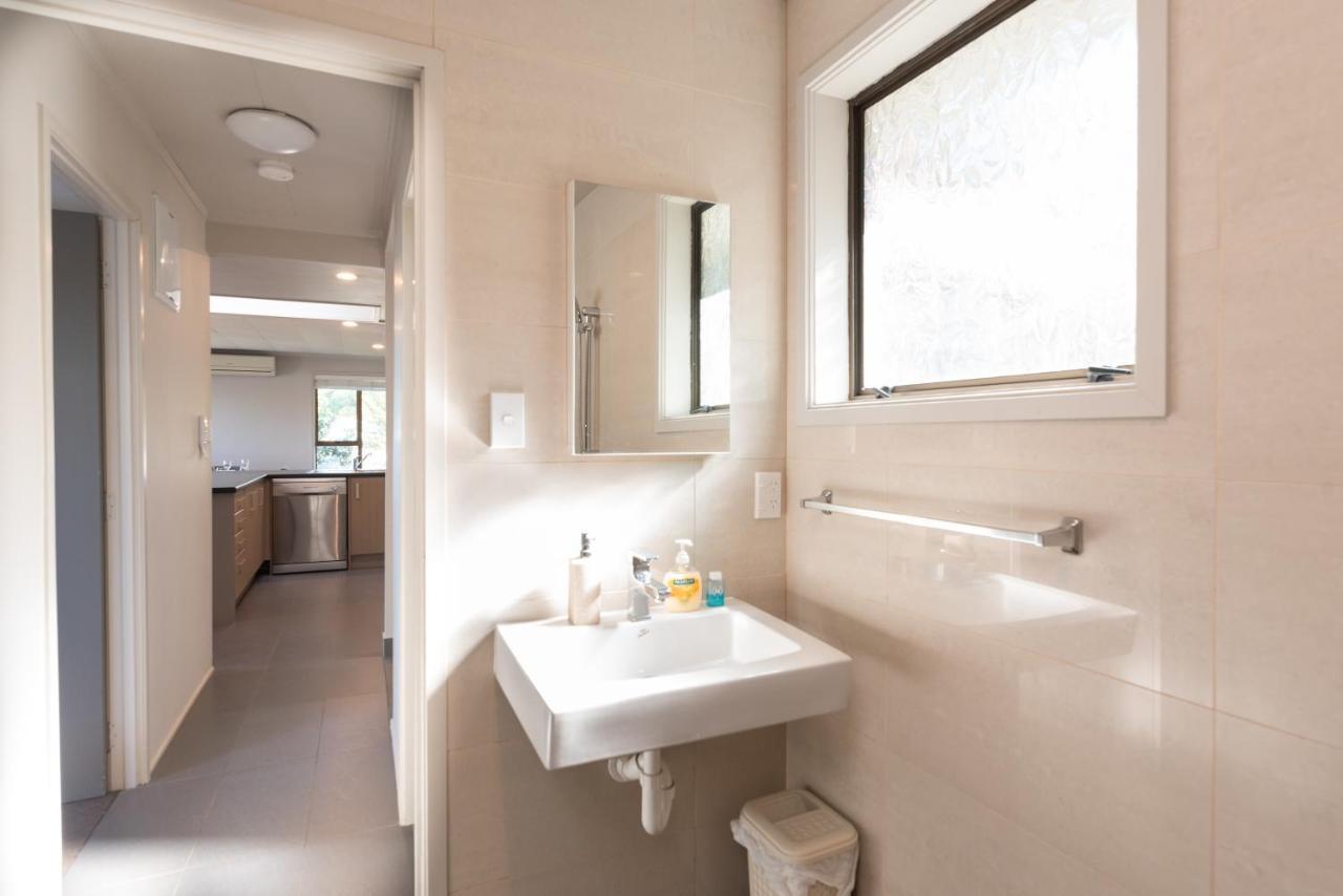 The Tide Watcher - Okiato Holiday Home Opua Екстериор снимка